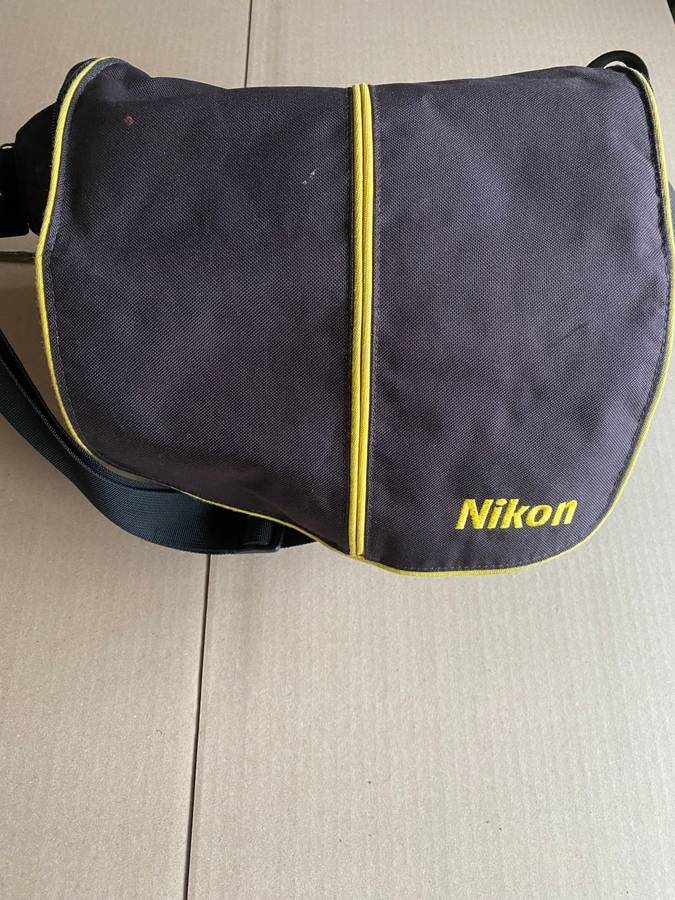NIKON   CAMERA BAG IN GOOD  CONDITION